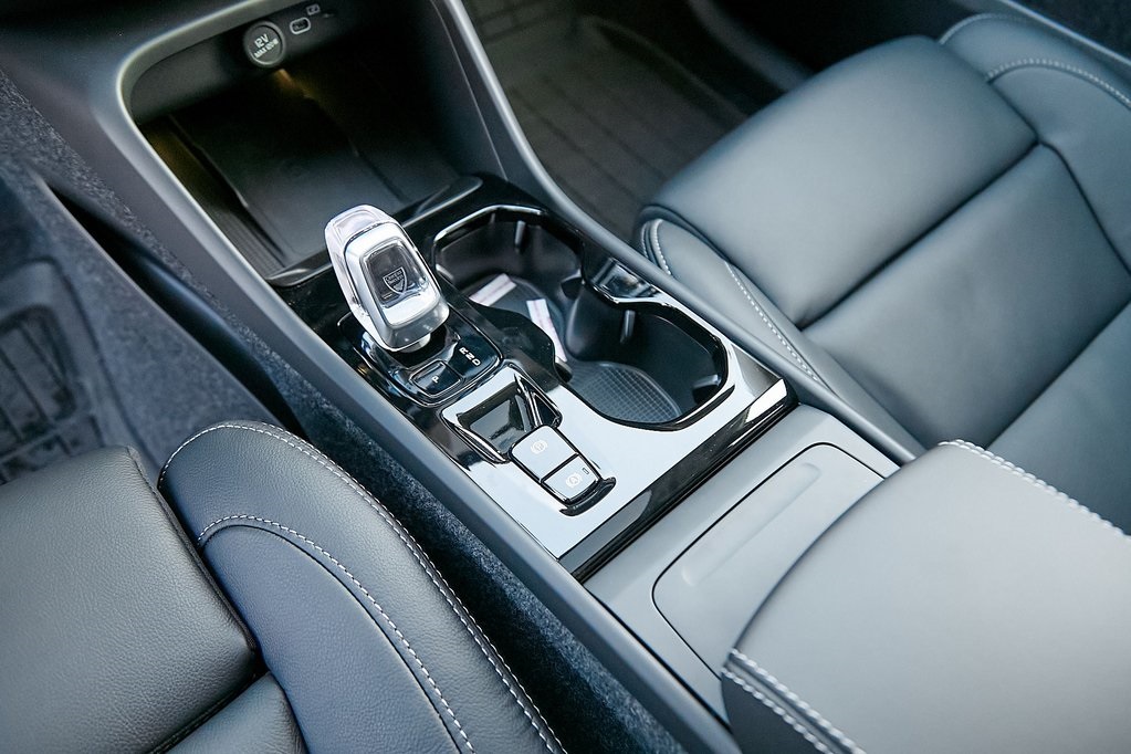 2026 VOLVO XC40 - Image 16