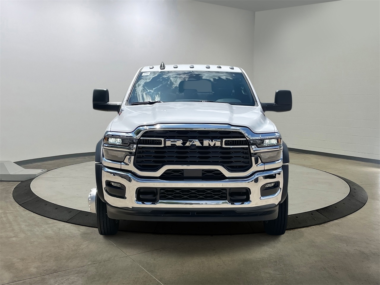 2025 Ram 4500 Tradesman photo 2