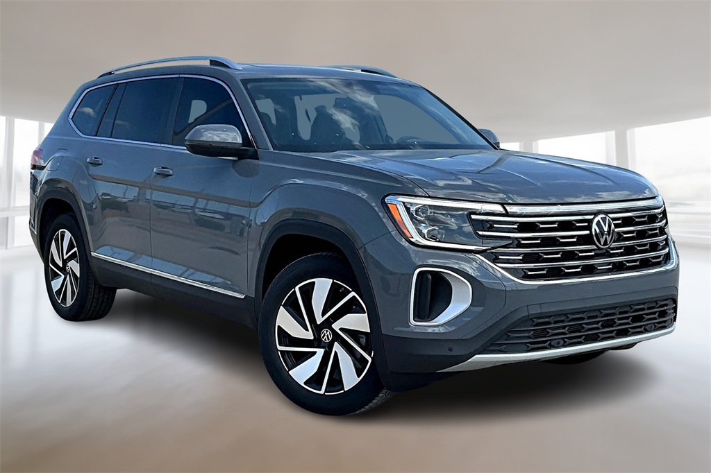 2025 Volkswagen Atlas SEL photo 2