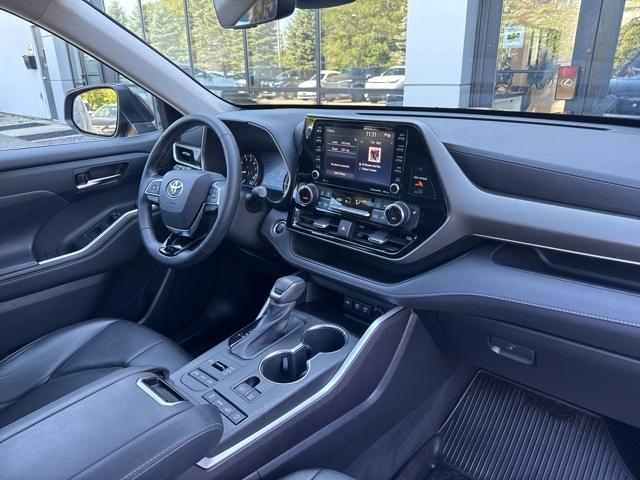 2021 Toyota Highlander XLE photo 15