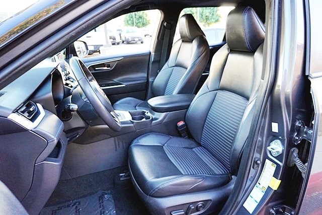 Used 2020  Toyota XSE image 14