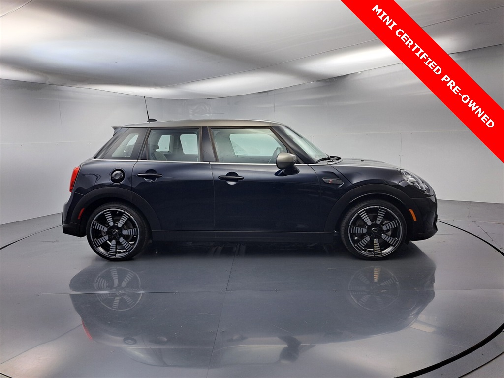 2022 Mini Cooper 4 Door Hardtop Iconic photo 2