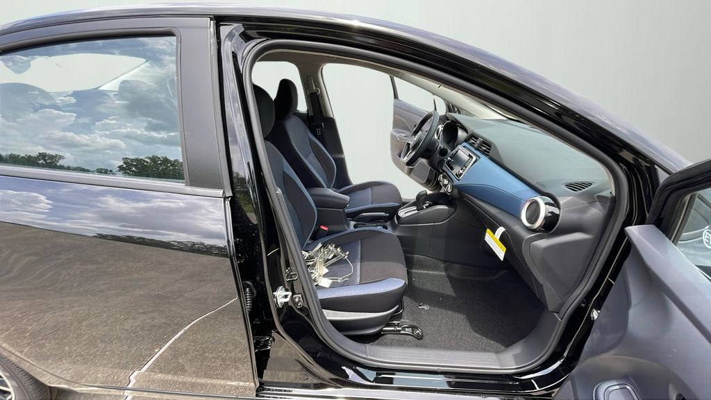 2025 Nissan Versa SV photo 15