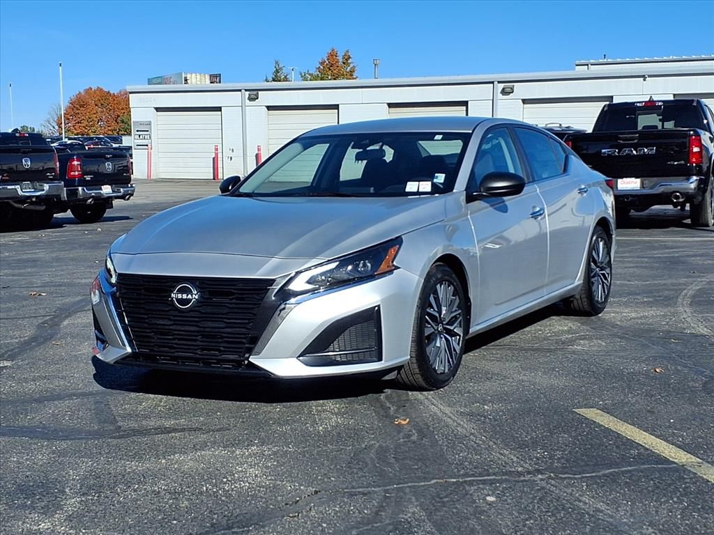Used 2024 Nissan Altima SV with VIN 1N4BL4DV8RN327734 for sale in Kansas City