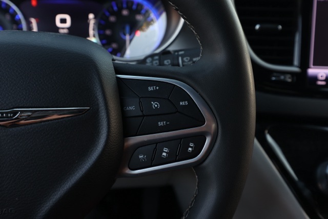 2023 Chrysler Pacifica Touring L photo 24