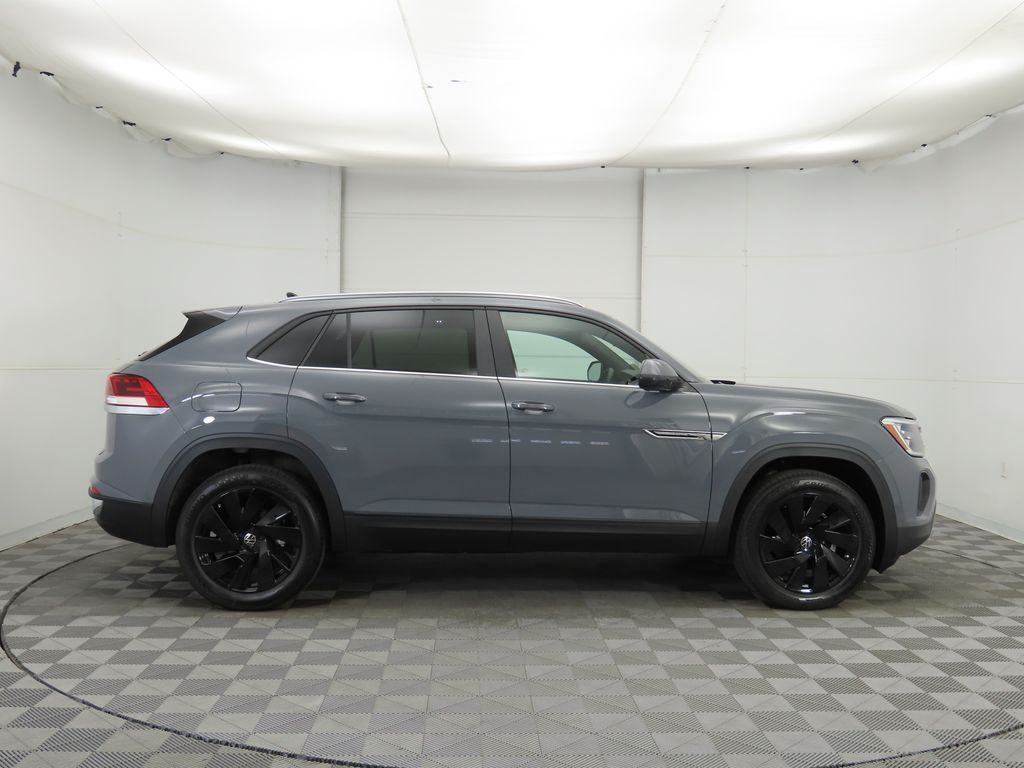 2026 Volkswagen Atlas Cross Sport SE Technology photo 3