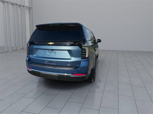 2025 Chevrolet Suburban LT photo 7