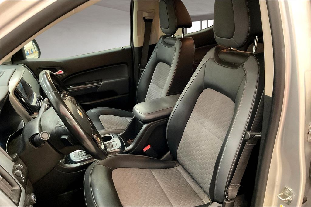 2017 Chevrolet Colorado Z71 photo 24