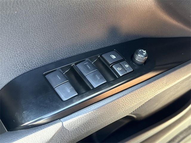 2025 Toyota Camry SE photo 16