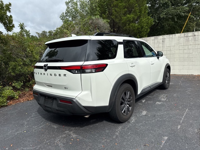 2022 Nissan Pathfinder SV photo 2