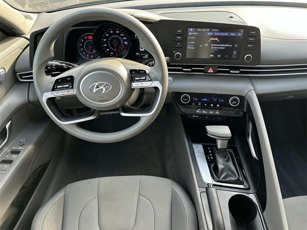 2023 Hyundai Elantra SEL photo 14