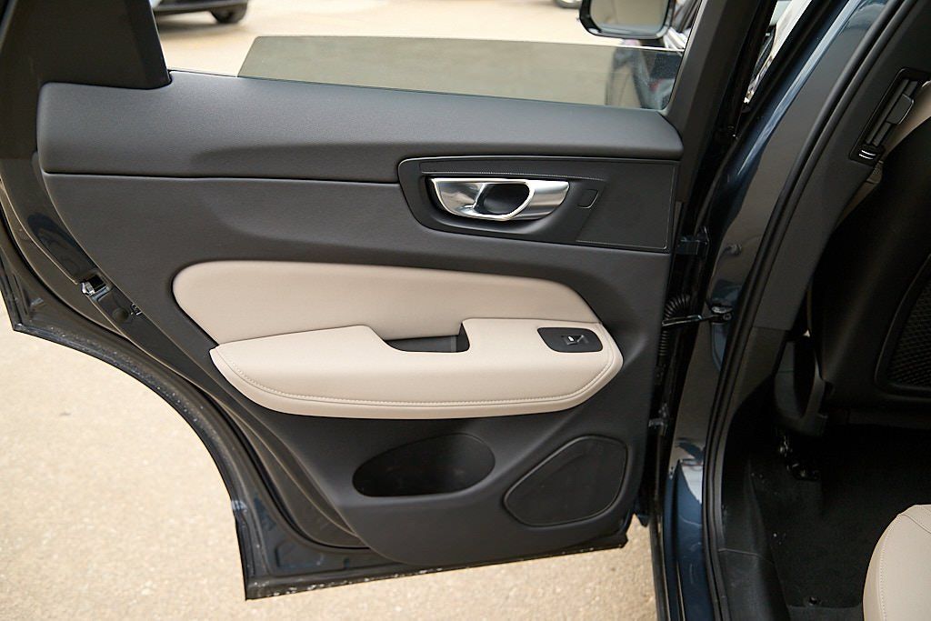 2026 VOLVO XC60 - Image 19