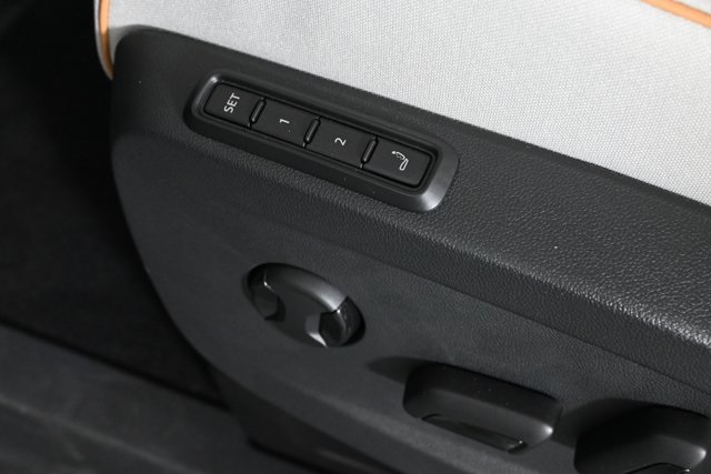 2025 Volkswagen ID. Buzz Pro Plus photo 19