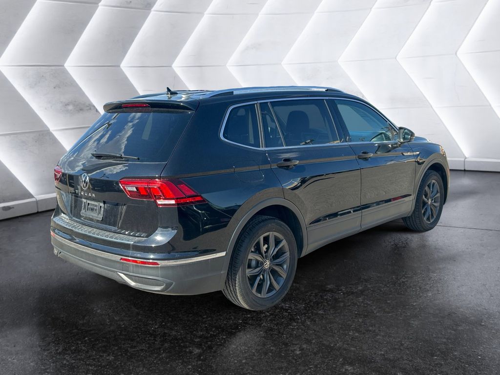2023 Volkswagen Tiguan SE photo 2