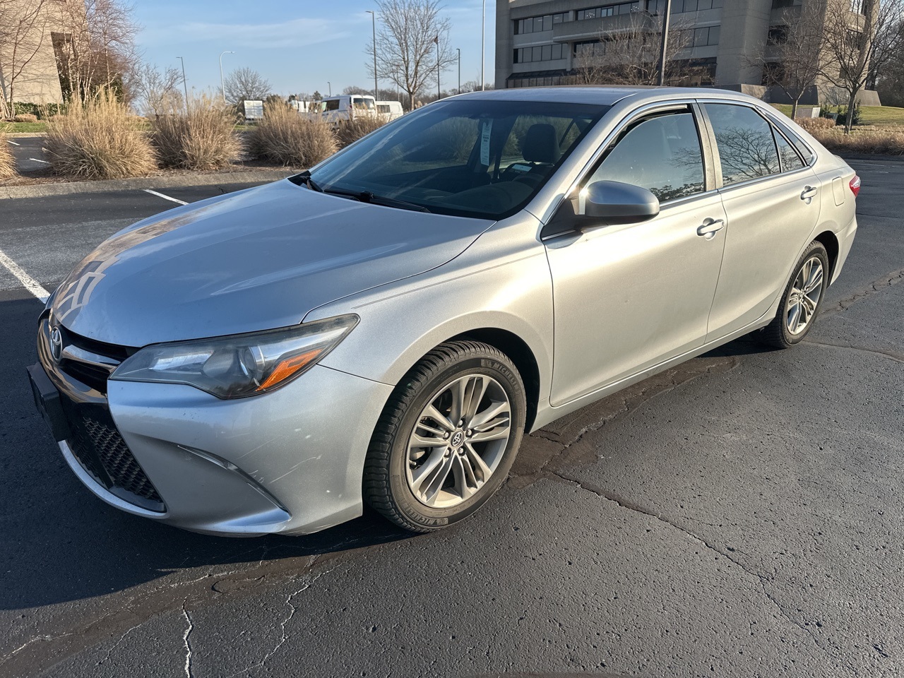 2017 Toyota Camry SE's photo