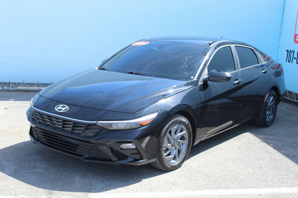 2024 Hyundai Elantra SEL photo 2