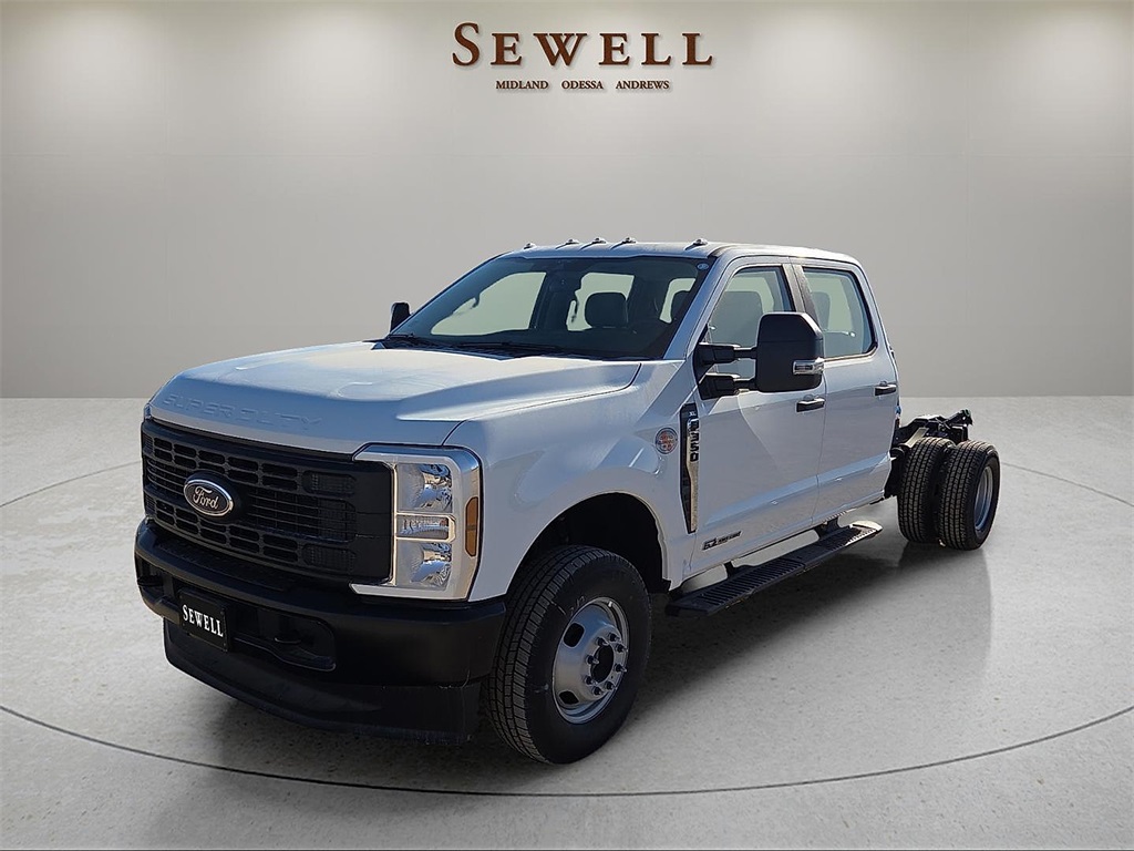 2026 Ford F-350 Super Duty Chassis Cab XL's photo