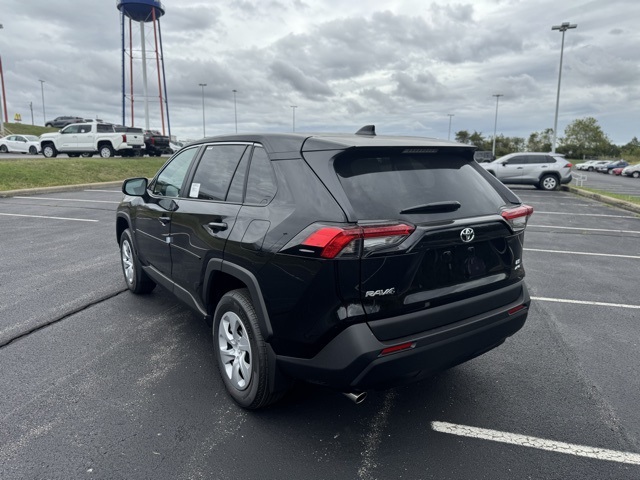 2025 Toyota RAV4 LE photo 4