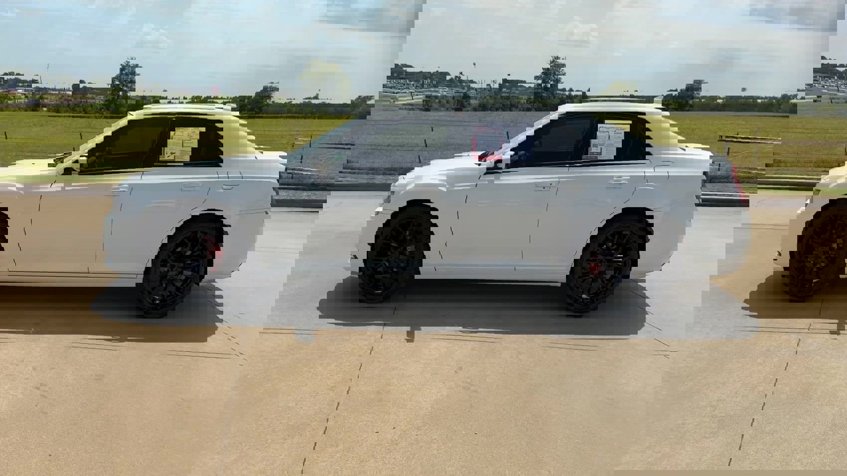 2023 Chrysler 300 photo 4
