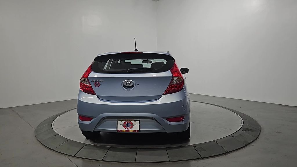 2013 Hyundai Accent SE photo 4