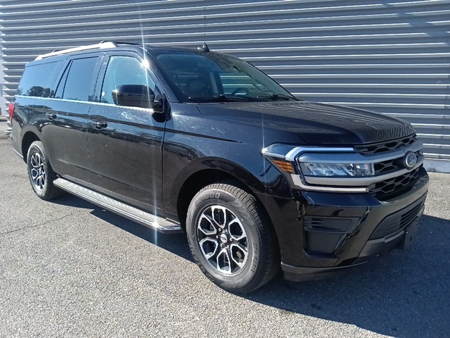 2023 Ford Expedition XLT's photo