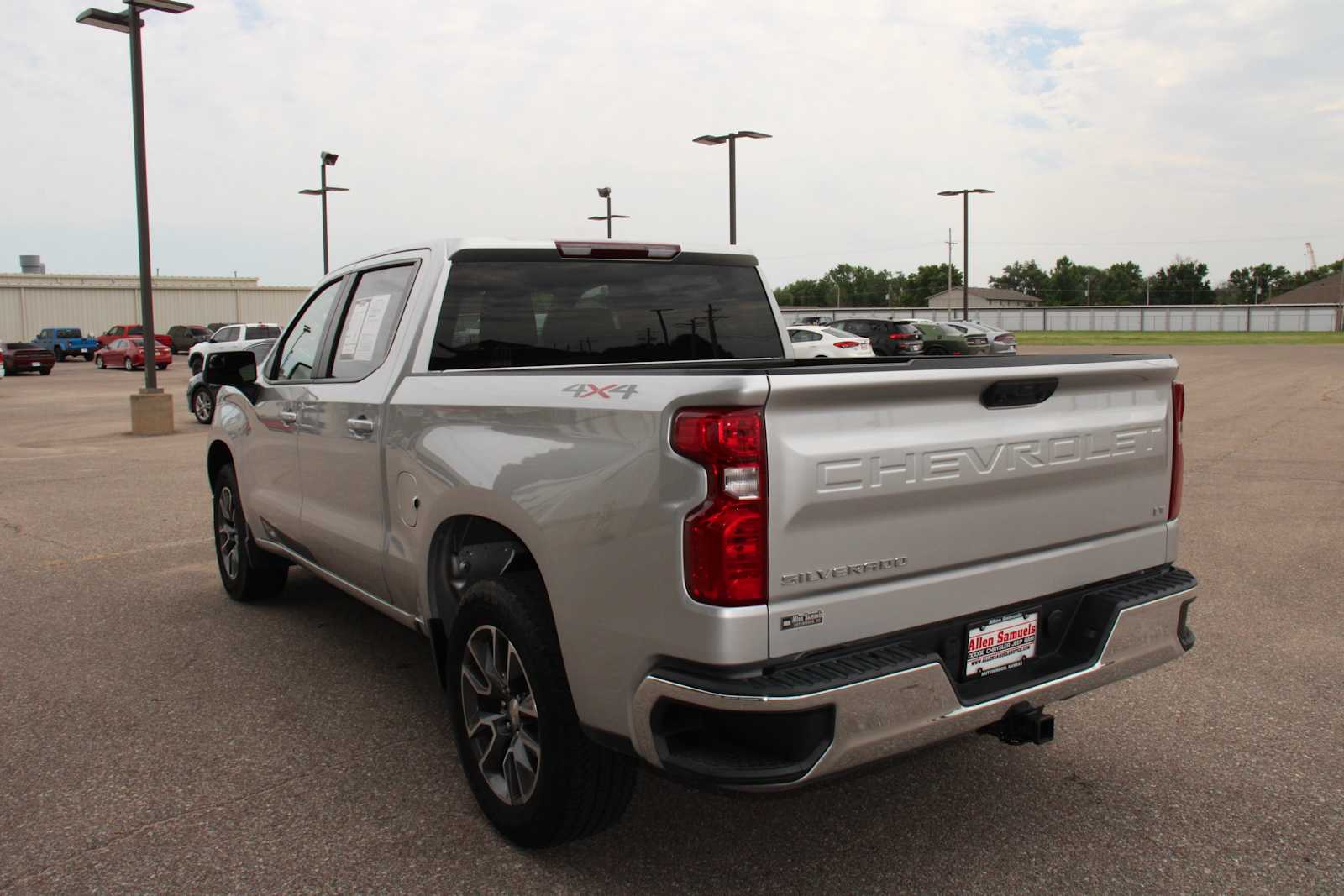 2022 Chevrolet Silverado 1500 LT photo 7