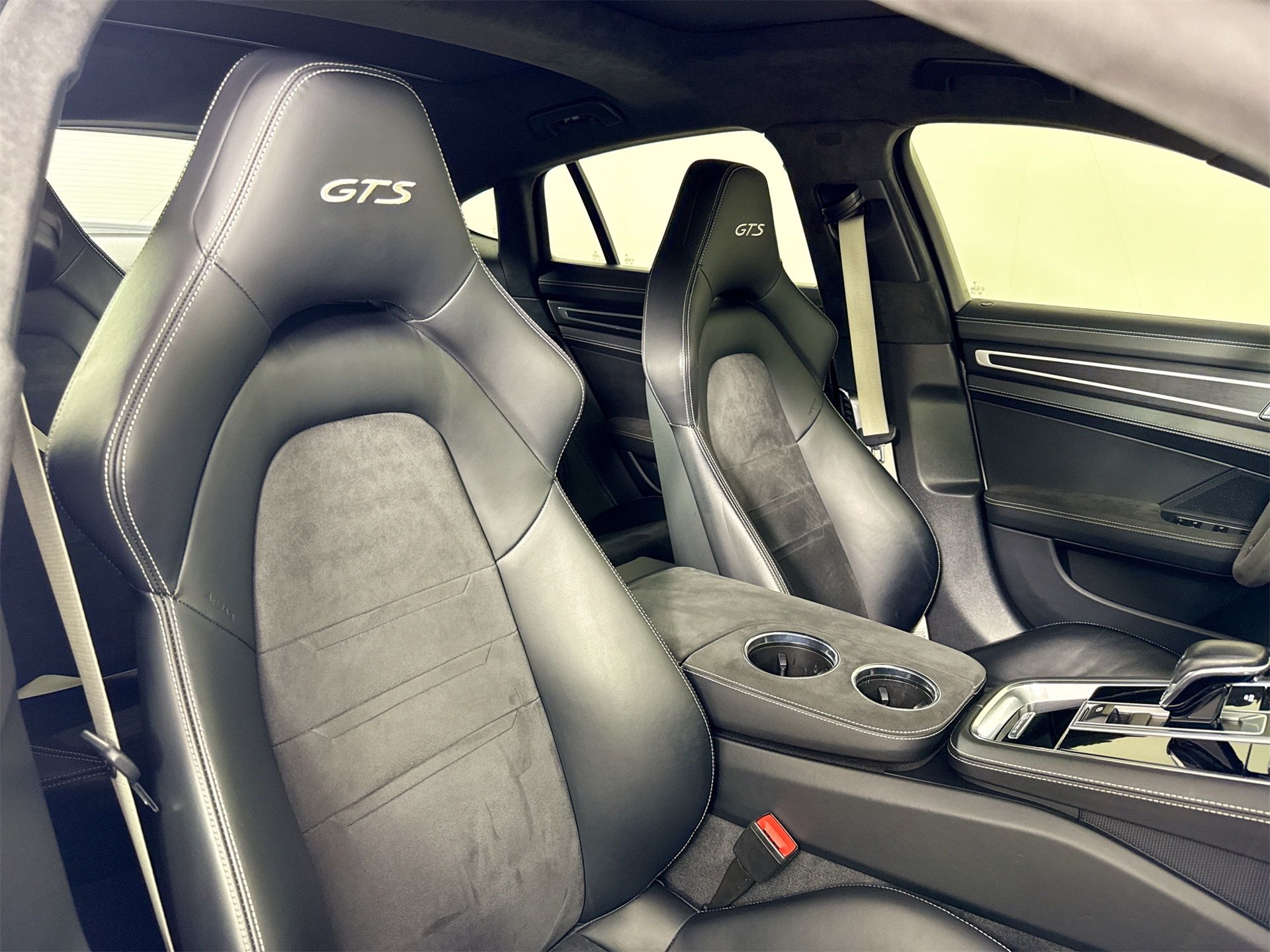 2019 Porsche Panamera GTS photo 25
