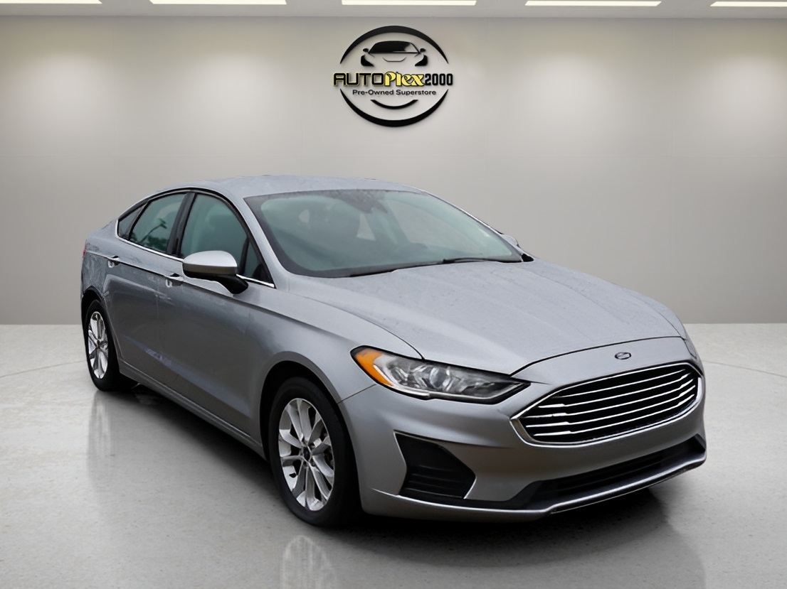 Used 2020 Silver Ford SE image 1