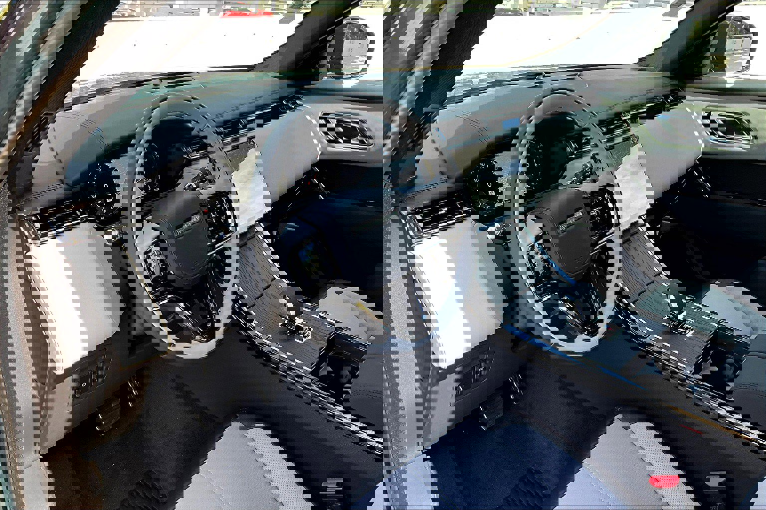 2026 Land Rover Range Rover Velar SE photo 4