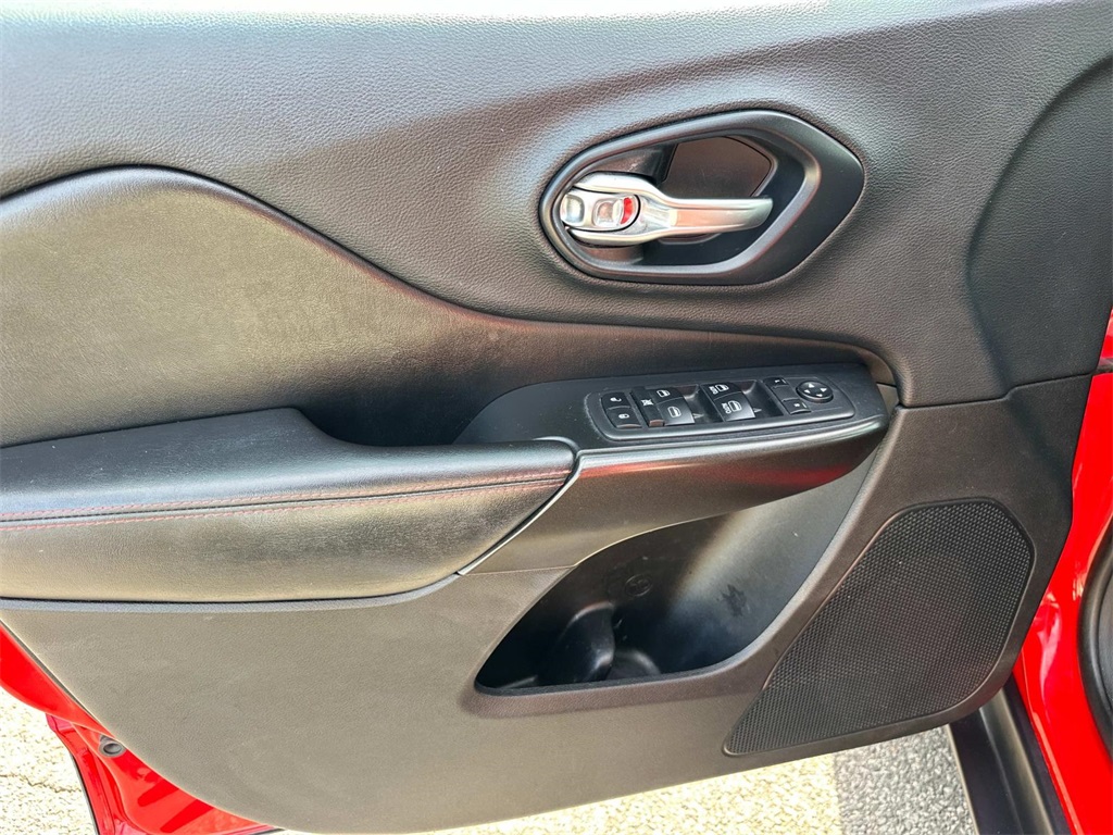 2019 Jeep Cherokee Trailhawk photo 27