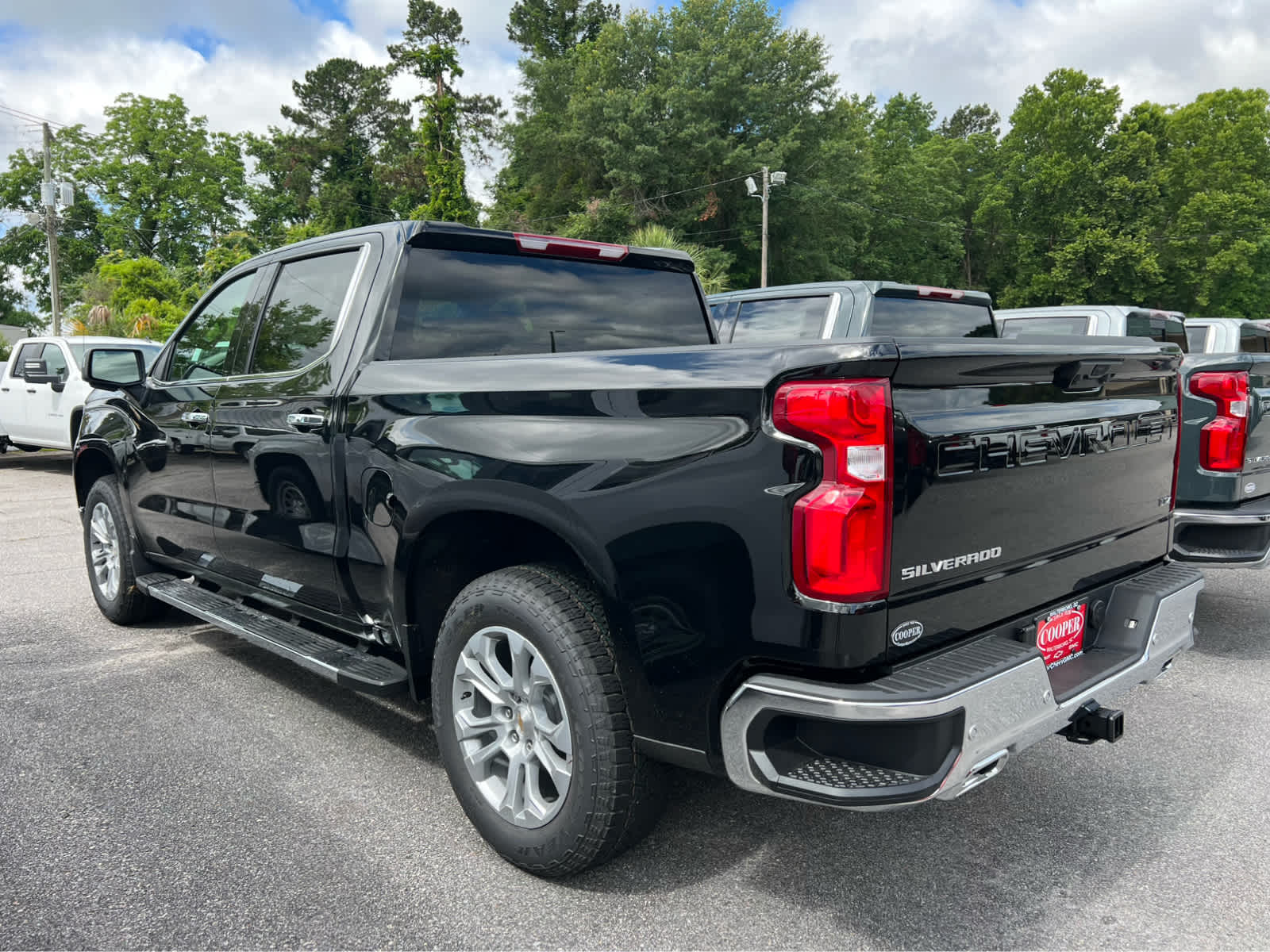2025 Chevrolet Silverado 1500 LTZ photo 3