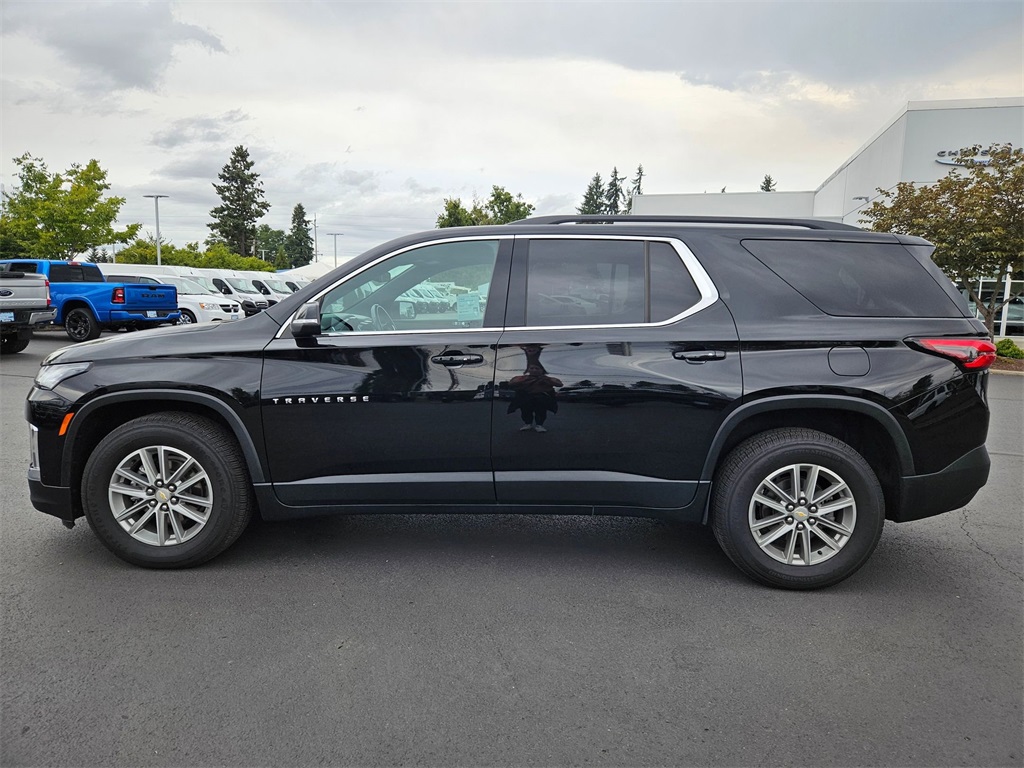 2022 Chevrolet Traverse Cloth 1LT photo 2