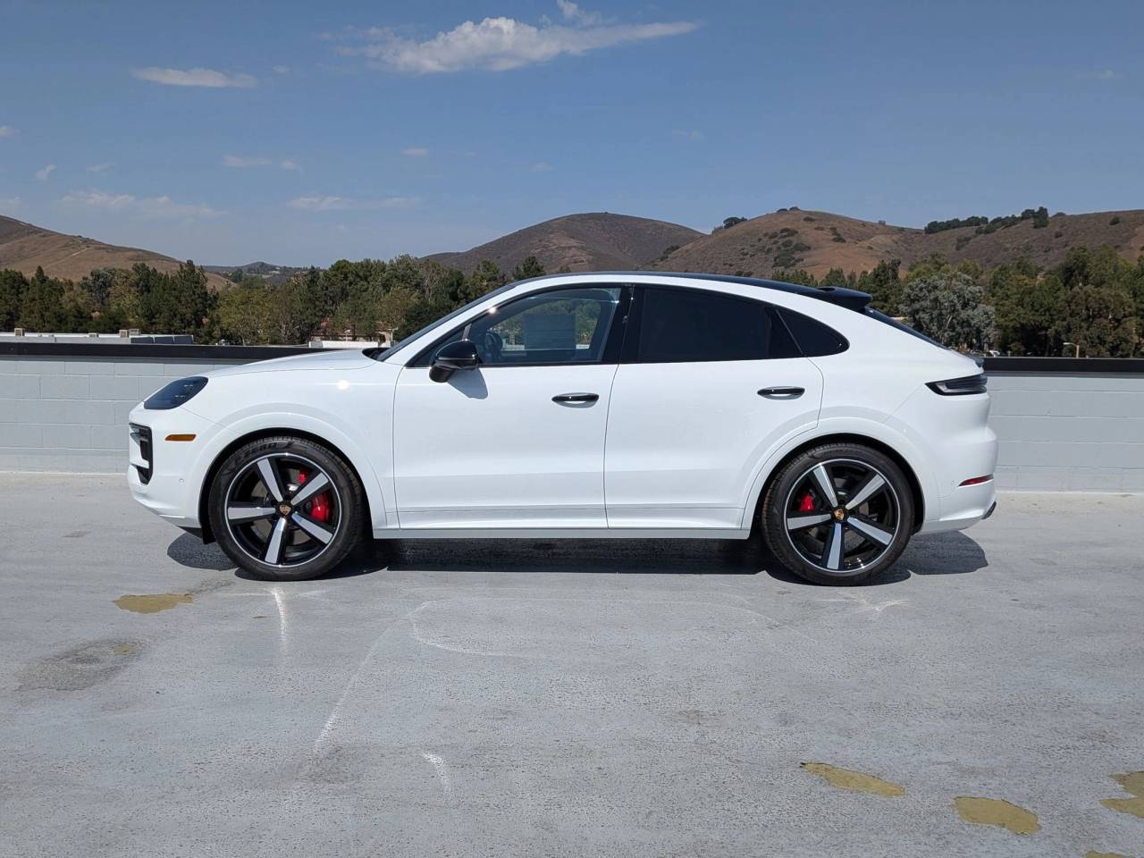 2025 Porsche Cayenne Coupe S photo 2