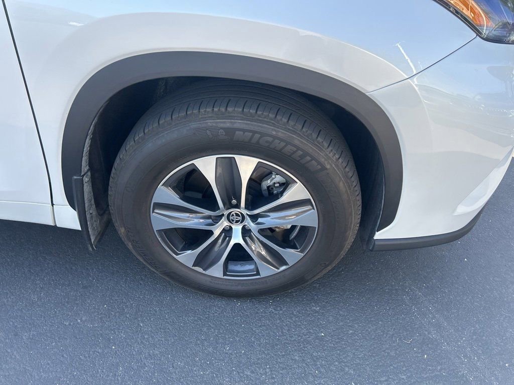 2024 Toyota Highlander XLE photo 10