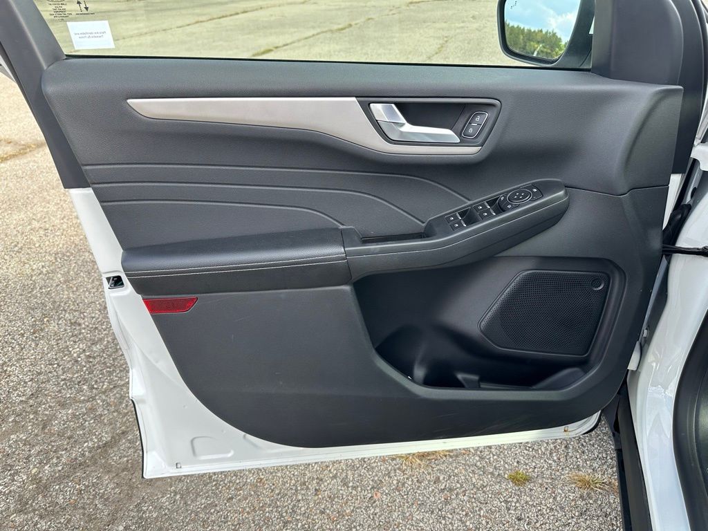 2022 Ford Escape SEL photo 10