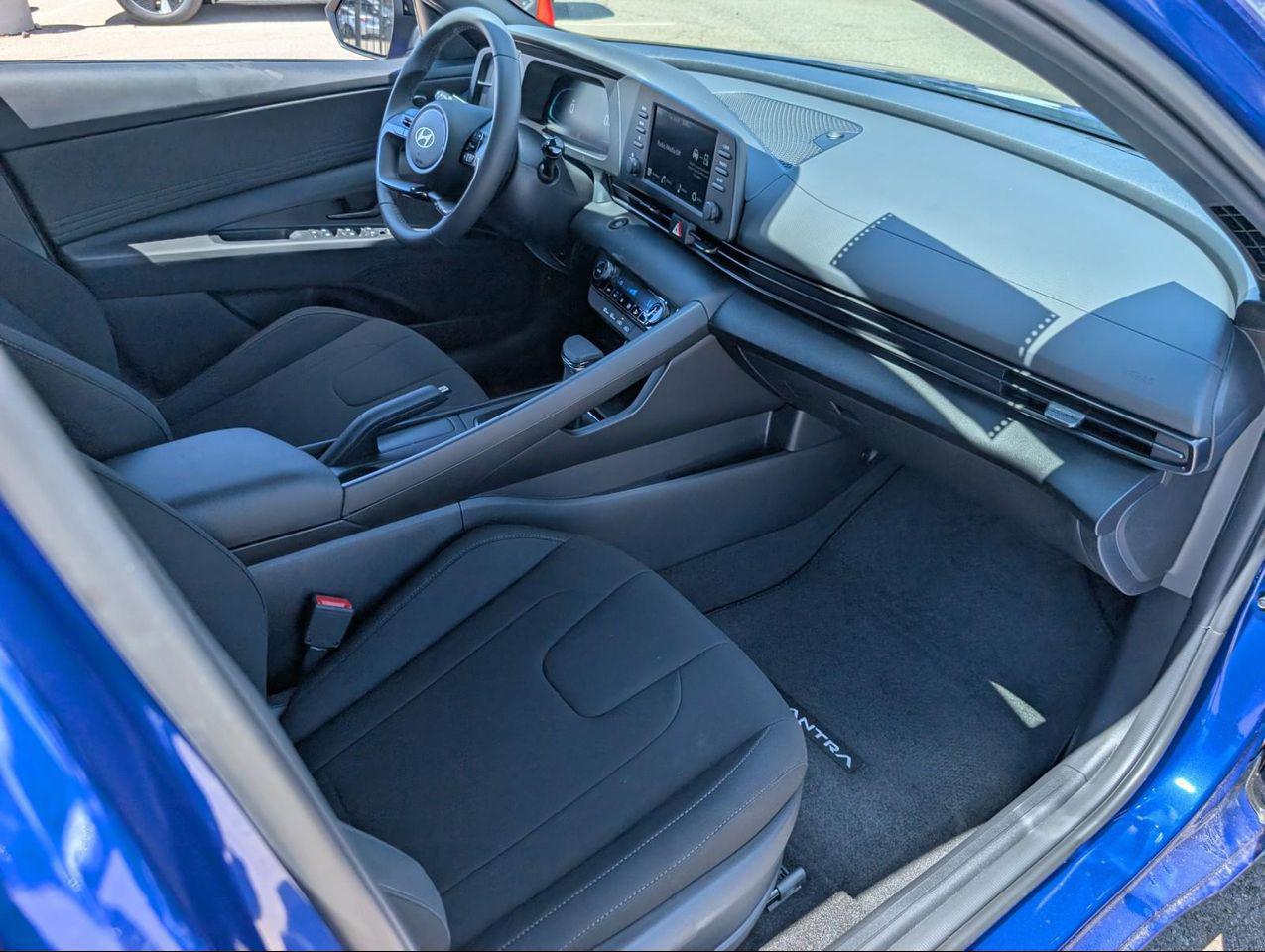 2025 Hyundai Elantra SEL Sport photo 19
