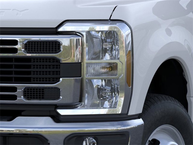 2026 Ford F-350 photo 17