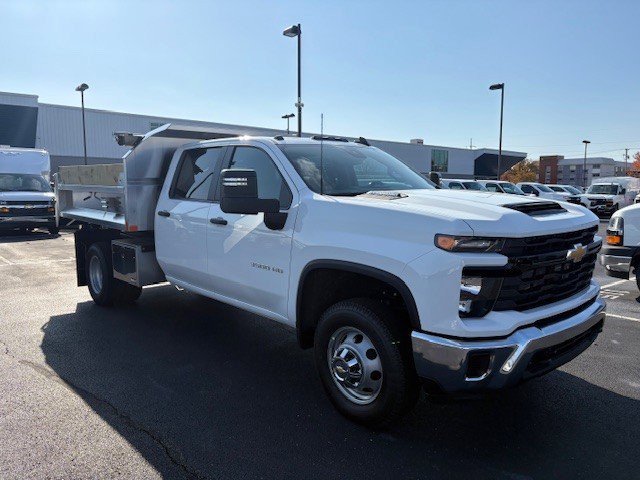2025 Chevrolet Silverado 3500HD Work Truck photo 2
