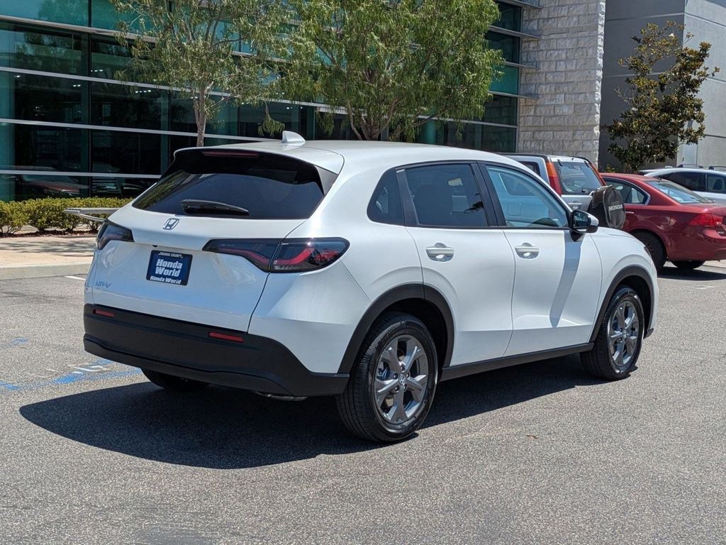 2026 Honda HR-V LX photo 4