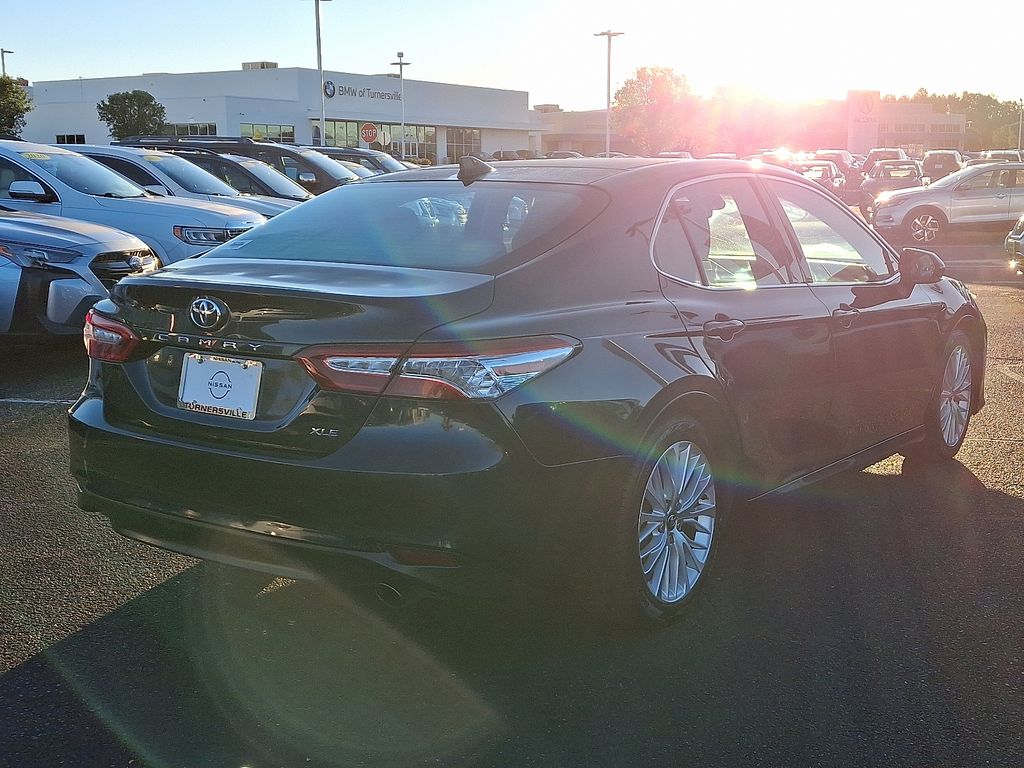 2019 Toyota Camry XLE photo 4