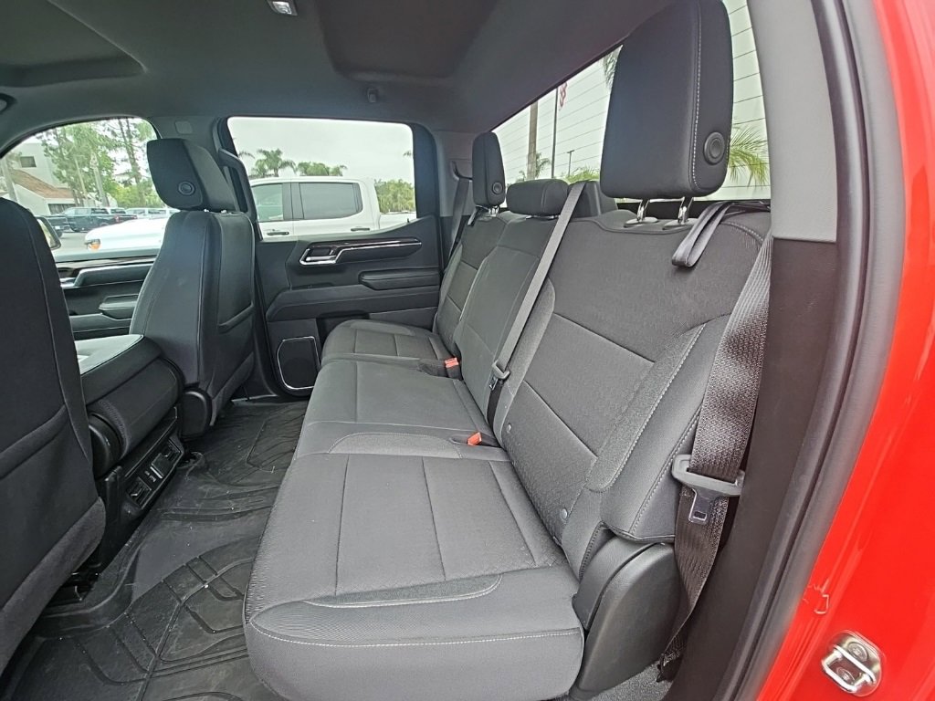 2024 Chevrolet Silverado 1500 LT photo 4