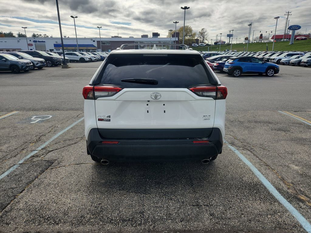2023 Toyota RAV4 XLE photo 3