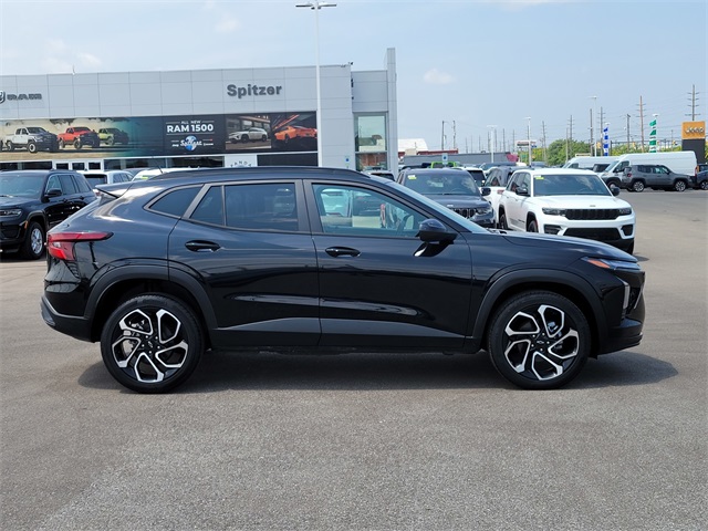 2024 Chevrolet Trax photo 2