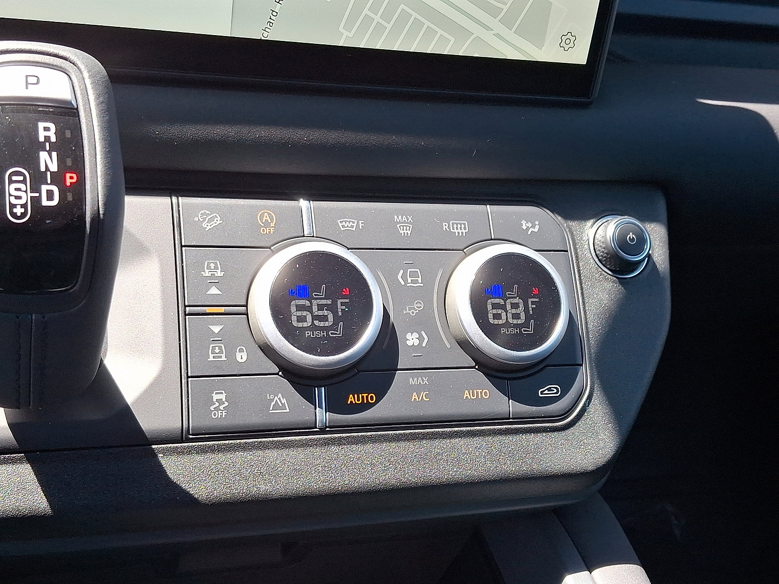 2025 Land Rover Defender 110 X-Dynamic SE photo 17