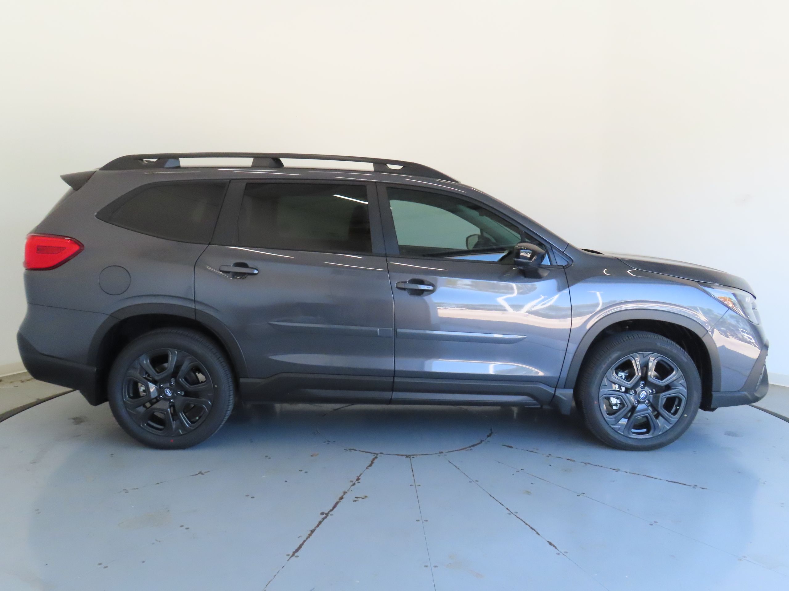 2025 Subaru Ascent Onyx Edition Touring photo 2
