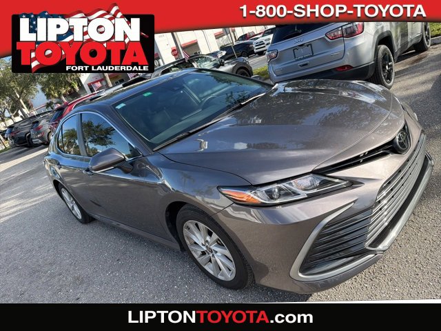 2024 Toyota Camry LE's photo