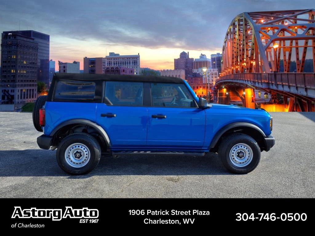 2023 Ford Bronco Base photo 2