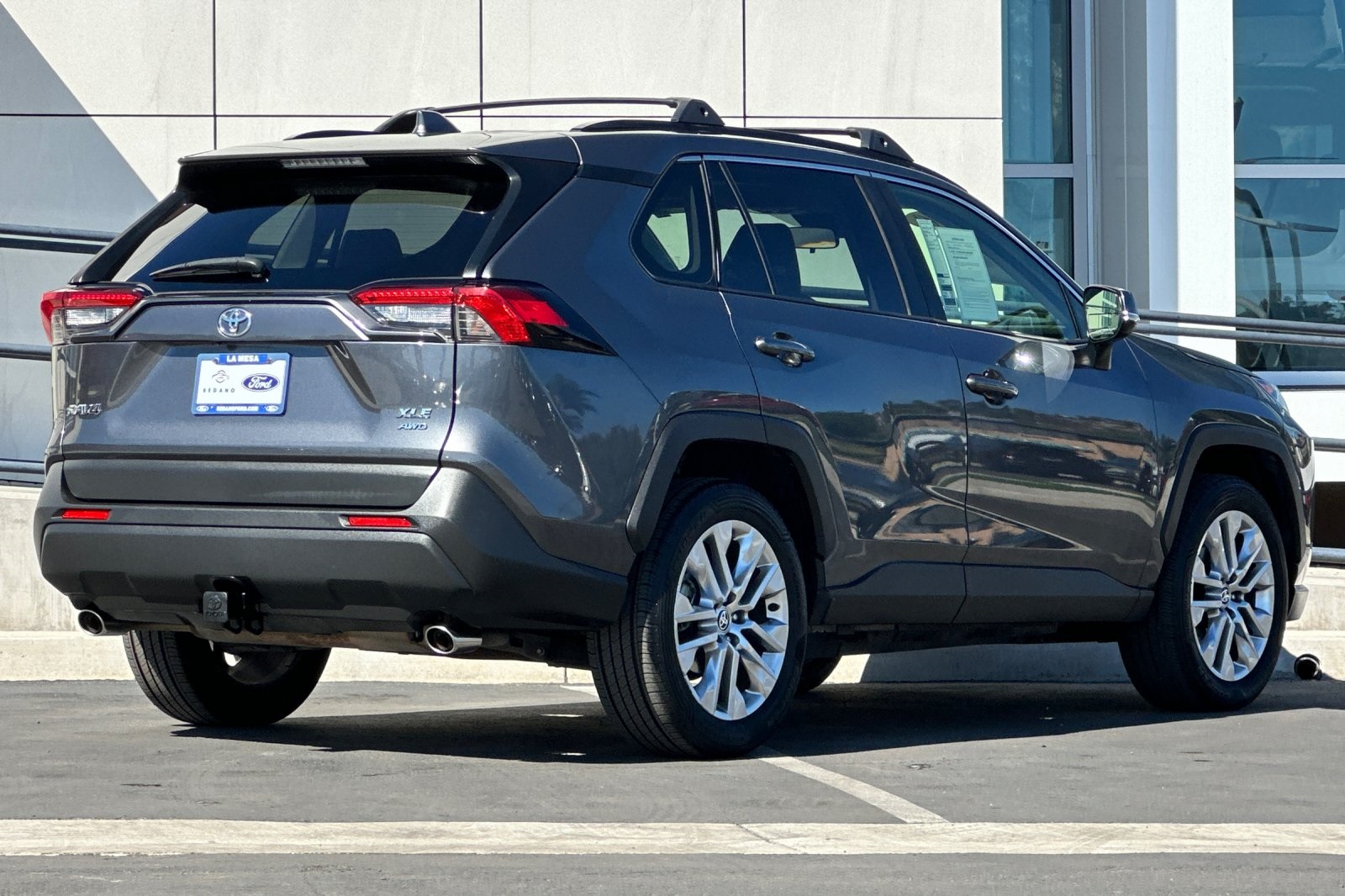 2020 Toyota RAV4 XLE Premium photo 2