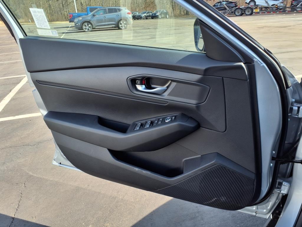 2025 Honda Accord LX photo 10