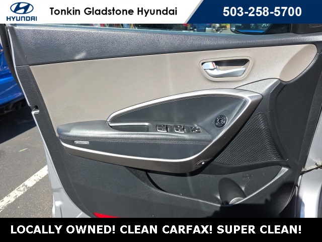 2017 Hyundai Santa Fe SE photo 3